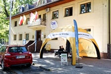 <p>Mobilny punkt umożliwiający potwierdzenie tożsamości i zagłosowanie w WBO 2026. W piątek 18 września punkt zlokalizowany był na Zaciszu, obok siedziby CAL Zacisze i Rady Osiedla Zacisze-Zalesie-Szczytniki.</p>