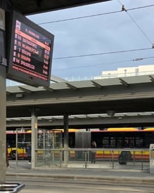 Testy nowych tablic przystankowych na Rondzie Reagana we Wrocławiu