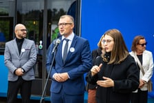 Mateusz Żak, wiceprezydent Wrocławia, podczas uroczystości nadania tramwajowi imienia Bolesława Orlińskiego