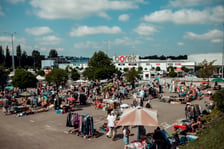 Wyprzedaże Garażowe odbywają się w wybrane niedziele niehandlowe na parkingu centrum handlowego Borek