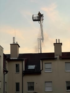 Pożar budynku mieszkalnego przy ul. Królewieckiej 77 we Wrocławiu, 06.10.2026 r.