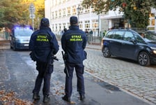 Patrole policji i straży miejskiej odbywał się m.in. w rejonie szkoły przy ul. Menniczej, 09.10.2026 r.
