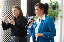<p>Na pierwszym planie Magdalena Okulowska, prezes ARAW. S.A. Konferencja prasowa poświęcona konkursowi 30 Kreatywnych Wrocławia 2027</p>