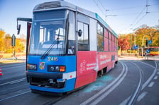 Sytuacja po wypadku tramwaju z autobusem