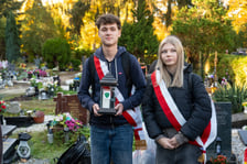 Wizyta Jarosława Krauzego i Roberta Pieńkowskiego wraz z uczniami na Cmentarzu Grabiszyńskim, 27 października 2026
