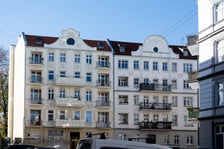 Odnowiona kamienica wspólnotowa przy ul. Brzeskiej 31.