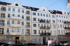 Odnowiona kamienica wspólnotowa przy ul. Brzeskiej 31.