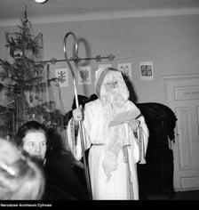 Okres świąt Bożego Narodzenia w latach PRL-u na zdjęciach z Narodowego Archiwum Cyfrowego.