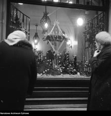 Okres świąt Bożego Narodzenia w latach PRL-u na zdjęciach z Narodowego Archiwum Cyfrowego.