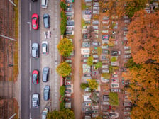 Wrocławianie sprzątają groby na Cmentarzu Grabiszyńskim