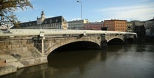 W czasie remontu, z mostów Pomorskich zdjęto, znajdująca się tam kilkadziesiąt lat rurę ciepłowniczą.