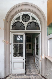 Zobacz dawny szpital na ul. Traugutta we Wrocławiu. Dziś świeci pustkami, ale już pod koniec czerwca ożyje dzięki 20. edycji Przeglądu Sztuki SURVIVAL