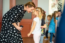 Dzieci z wrocławskiego przedszkola reagowały bardzo spontanicznie. Na zdjęciu z instruktorką dr Katarzyną Turek z Zakładu Muzykoterapii wrocławskiej Akademii Muzycznej