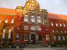 Przed Muzeum Narodowym i w jego holu kręcono zdjęcia nocne w odcinku ?Zdrada?.