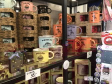 Kubki - duży 39 zł, mały 35 zł (sklep Souvenirs & more)