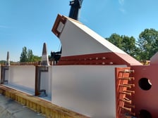 Stalowe elementy mostów Chrobrego przyjechały do Wrocławia z Gdyni.