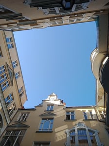 Niebo Cafe. Ul. Ruska 51 B Jak jest w Niebie? Jak w niebie! ?Koncerty, wydarzenia kulturalne, karaoke, stand up i rzeka dobrych wspomnień? ? czytamy na FB.