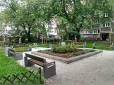 Podwórko otoczone: pl. Nowy Targ, pl. Nankiera i ul. Jodłową przeszło gruntowny remont