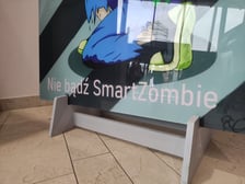 Wystawa ?Nie bądź SmartZombie" stanęła w holu głównym wrocławskiego Aquaparku przy ul. Borowskiej