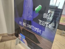 Wystawa ?Nie bądź SmartZombie" stanęła w holu głównym wrocławskiego Aquaparku przy ul. Borowskiej