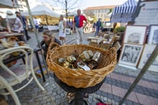 Na targu staroci we Wrocławiu, w ten weekend, można znaleźć wiele pięknych rzeczy...