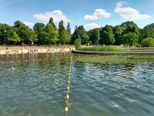 W tym sezonie wrocławskie baseny i kąpieliska odwiedziło 166 tys. osób