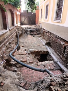 Zdjęcia z miejsca, w którym dokonano odkrycia na Ostrowie Tumskim