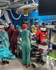 Niezwykła akcja w Uniwersyteckim Szpitalu Klinicznym we Wrocławiu: pacjent z Norwegii przyleciał po nowe serce