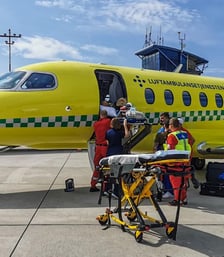 Niezwykła akcja w Uniwersyteckim Szpitalu Klinicznym we Wrocławiu: pacjent z Norwegii przyleciał po nowe serce