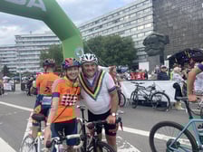 Kolarze i kolarki na trasie tegorocznego wyścigu European Peace Ride
