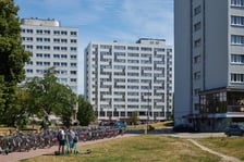 "Impreza w Tekach na Wittigowie". O co chodzi? Teki - to akademiki Politechniki Wrocławskiej (budynki T-15, T-16, T-17, T-18 i T-19), które stoją przy ul. Wittiga (stąd nazwa całego miasteczka studenckiego - Wittigowo).