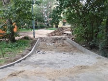 Ładnie prezentują się chodniki z nową kostką w okolicach ul. Żmigrodzkiej.