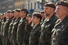 Na zdjęciu żołnierki i żołnierze Wojsk Obrony Terytorialnej we Wrocławiu