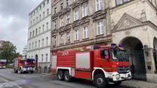 Pożar w kamienicy w pobliżu konsulatu Niemiec przy ul. Podwale. Brak przejazdu. Duże korki