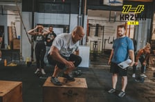 Krzyki 181, ul. Ślężna 181 (e-mail: info@krzyki181.pl, tel. 882 578 831 lub 535 954 041). W studiu Krzyki 181 można skorzystać zarówno z treningów grupowych, jak i personalnych. Zajęcia podzielone są na grupy ? stretching, endurance, kettlebell, weightlifting czy WOD. ? Początki bywają trudne, jednak przychodzi czas, że trzeba się wziąć za siebie ? zdrowie to podstawa. Nie da się temu zaprzeczyć. Dlatego stworzyliśmy to miejsce ludzi z pasją i zaangażowaniem, którzy chcą pomóc w realizacji Twoich celów. Systematyka ćwiczeń, motywacja trenera i przede wszystkim zdrowy tryb życia ? wiemy, jak ważne są to wartości. Dlatego nasi trenerzy CrossFit Level One wprowadzą Cię w świat treningu cross, abyś mógł pokonywać swoje słabości razem z nami ? piszą o sobie włodarze klubu. Miesięczny karnet kosztuje 240 zł. Cena jest niższa przy umowie na trzy lub sześć miesięcy. Pierwszy tydzień treningów jest bezpłatny!