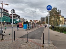 Droga rowerowa od wyjazdu spod przejścia podziemnego pod pl. Jana Pawła II w stronę ul. Rybackiej