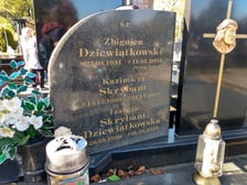 <p>Izabella Skrybant-Dziewiątkowska i jej mąż - Zbigniew Dziewiątkowski (gwiazdy zespołu Tercet Egzotyczny) spoczywają na cmentarzu przy ul. Bardzkiej</p>