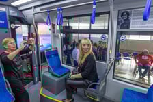 Uroczystość nadania imienia Wandy Rutkiewicz tramwajowi Moderus Gamma w zajezdni Borek