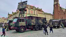 Pokaz sprzętu wojskowego 11 listopada na wrocławskim Rynku