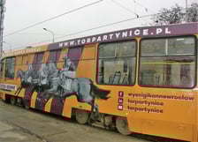 Tramwaj MPK Wrocław promujący Wrocławski Tor Wyścigów Konnych - Partynice