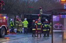 Do wypadku wozu strażackiego i busa doszło dzisiaj rano (23.12.) we Wrocławiu