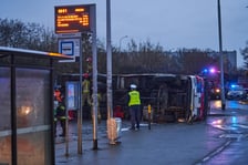 Do wypadku wozu strażackiego i busa doszło dzisiaj rano (23.12.) we Wrocławiu