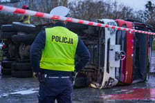 Do wypadku wozu strażackiego i busa doszło dzisiaj rano (23.12.) we Wrocławiu