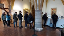 Kolejka do punktu sprzedaży w Muzeum Architektury we Wrocławiu