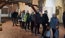 Kolejka do punktu sprzedaży w Muzeum Architektury we Wrocławiu