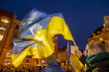 24 luty 2022, Rosja zaatakowała Ukrainę. Manifestacja wsparcia dla Ukrainy na wrocławskim Rynku.