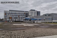 Transport serca do przeszczepu przez policyjny śmigłowiec