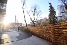<p>Nadodrzańskie bulwary w centrum miasta wyremontowano ostatnio w wielu miejscach</p>