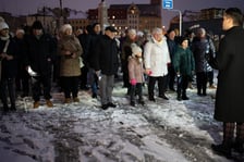 Wrocławscy seniorzy zrobili świetlną falę i most Pomorski Południowy rozbłysnął w sobotę światłem