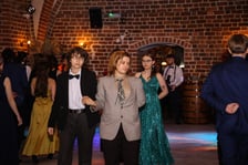 <p><!-- [if gte mso 9]><xml>
 <o:OfficeDocumentSettings>
  <o:AllowPNG/>
 </o:OfficeDocumentSettings>
</xml><![endif]-->Na zdjęciu uczniowie Liceum Sztuk Plastycznych im. Stanisława Kopystyńskiego przy ul. Piotra Skargi we Wrocławiu podczas studni&oacute;wki Starym Klasztorze &ndash; 21 stycznia 2023 r.</p>
